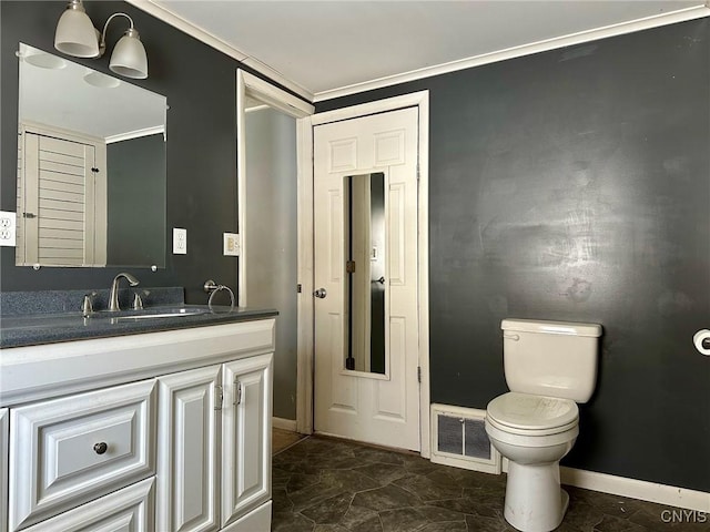 half bathroom featuring visible vents, toilet, vanity, and baseboards