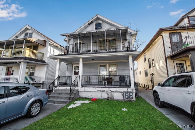 view of front facade featuring a porch and a front lawn