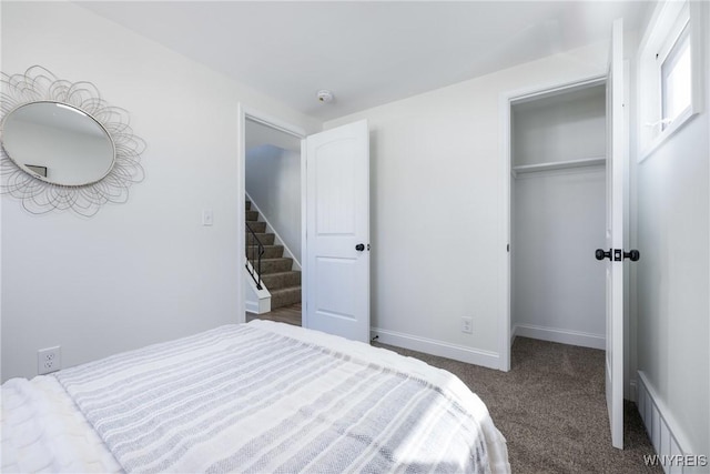 bedroom with a closet, baseboards, visible vents, and carpet flooring