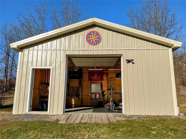 view of outdoor structure featuring an outdoor structure