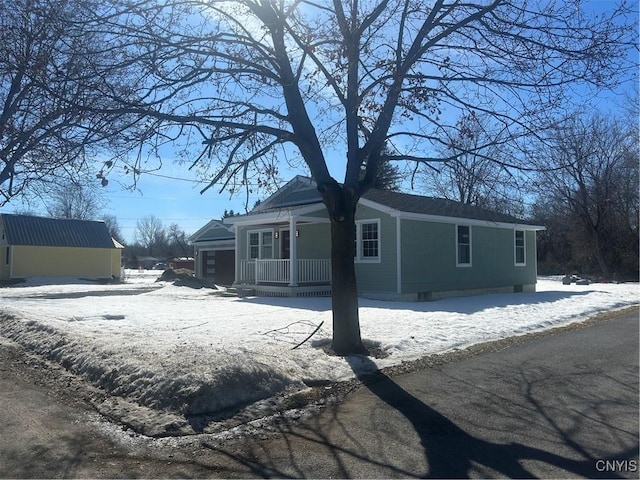 view of front of house featuring a porch