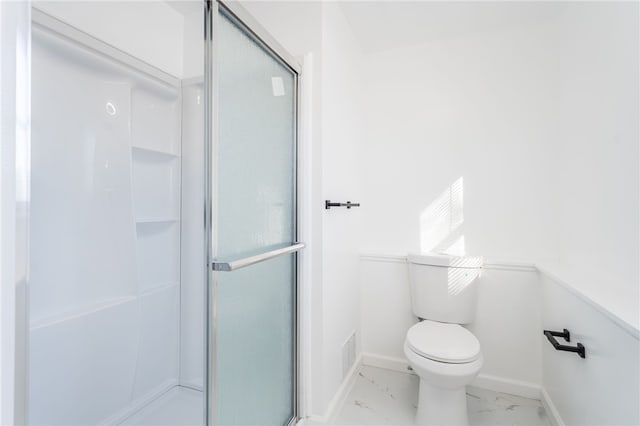 full bath featuring visible vents, a shower stall, baseboards, toilet, and marble finish floor