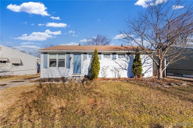 single story home with a front yard