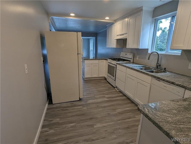 kitchen featuring under cabinet range hood, dark wood-style floors, white cabinets, white appliances, and a sink