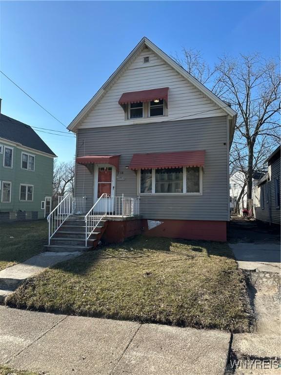 view of front of home with a front yard