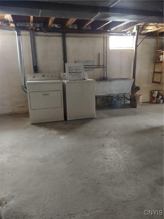 basement featuring independent washer and dryer