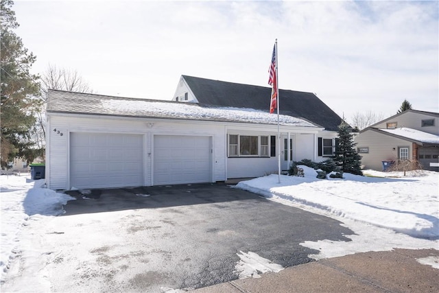 view of front of house with a garage and driveway