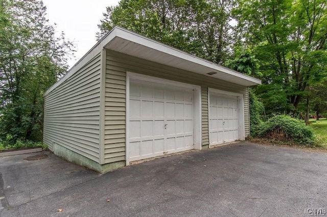 view of detached garage