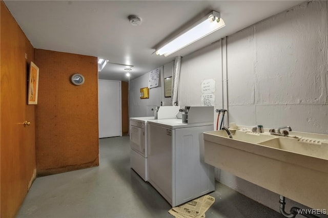 laundry room with a sink and washing machine and clothes dryer