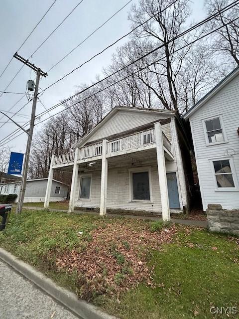 view of front of property