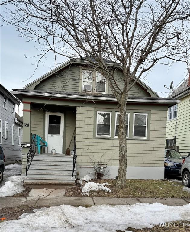 bungalow featuring covered porch