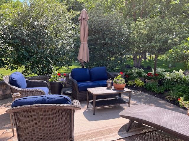 view of patio featuring an outdoor living space