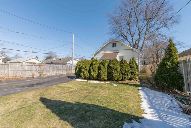 view of yard featuring fence