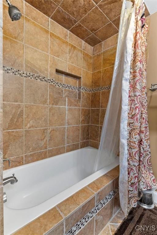 full bathroom with tiled shower / bath