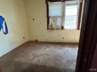 unfurnished room with carpet floors