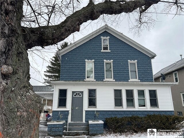 view of front of house featuring entry steps