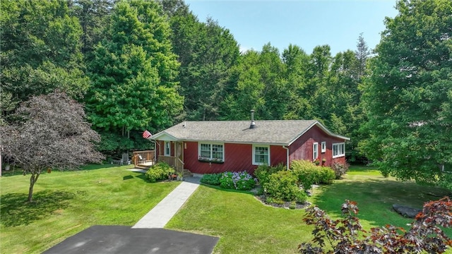 view of front of home featuring a deck and a front yard