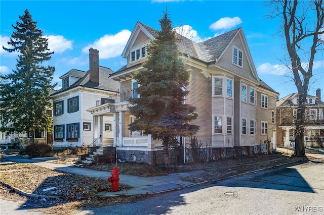 view of front of house with a balcony