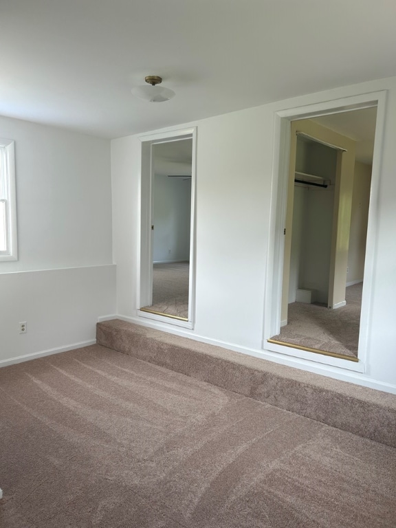 unfurnished room with carpet