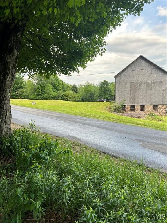 view of road featuring a barn