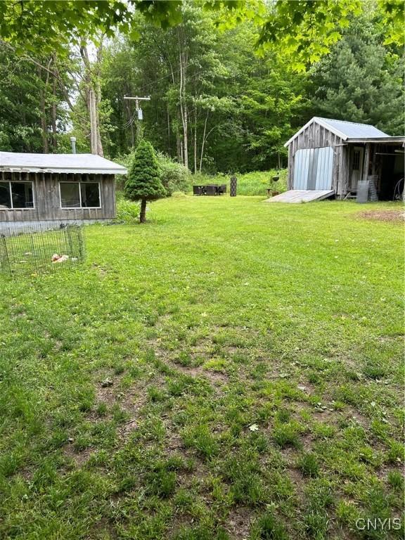 view of yard with an outbuilding and an outdoor structure