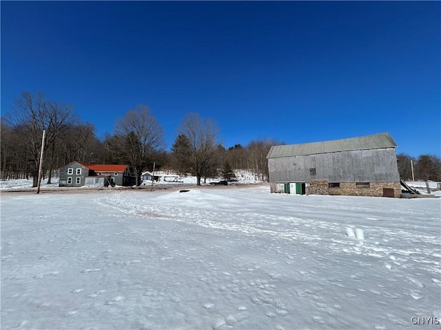 view of yard layered in snow