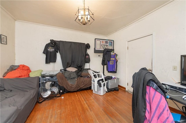 interior space with an inviting chandelier, wood finished floors, and crown molding