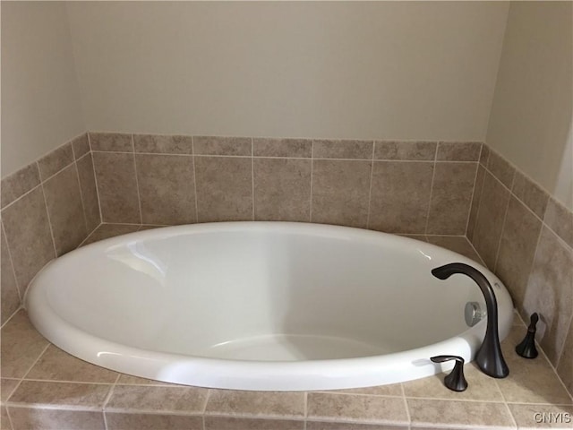 full bathroom featuring a relaxing tiled tub