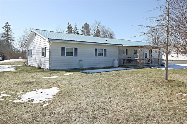 view of front facade with metal roof and a front lawn