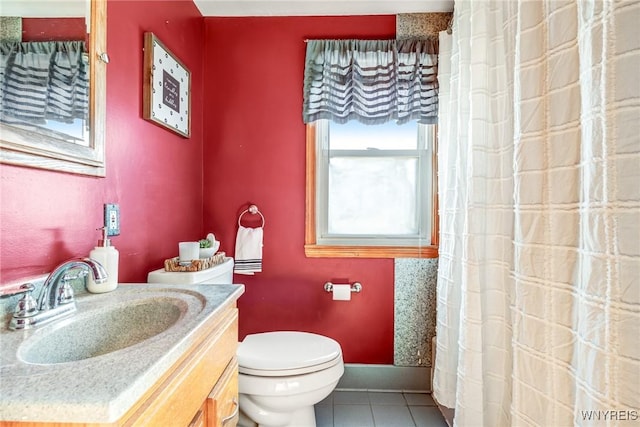 full bathroom featuring tile patterned flooring, curtained shower, baseboards, toilet, and vanity