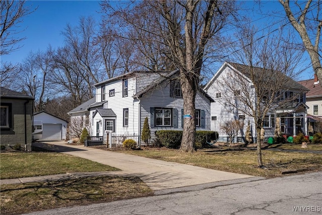 view of front of home featuring an outdoor structure and driveway