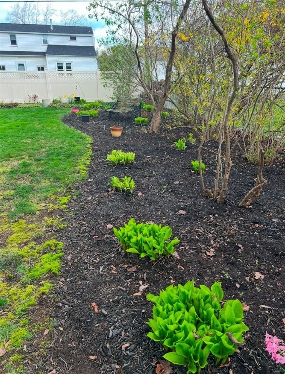 view of yard featuring fence