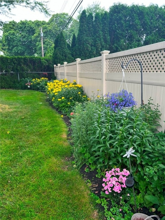 view of yard featuring a fenced backyard