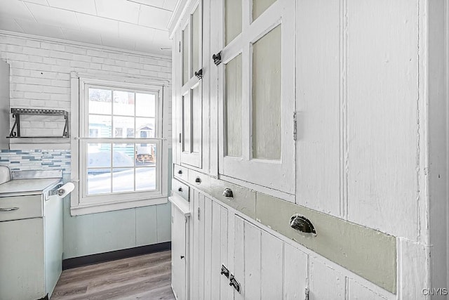 room details featuring wood finished floors and baseboards