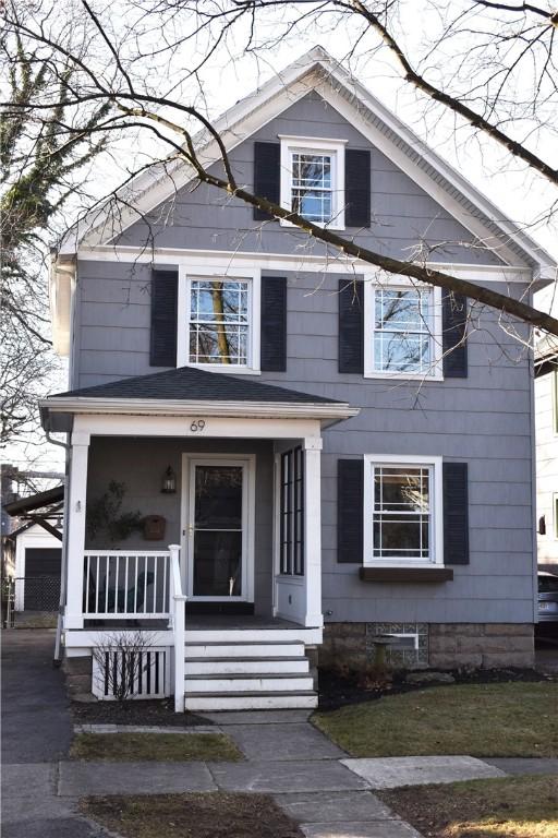 view of front facade with a porch