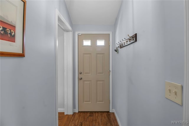 entryway featuring baseboards and dark wood-style floors