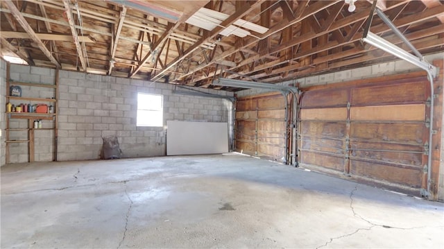 garage featuring concrete block wall