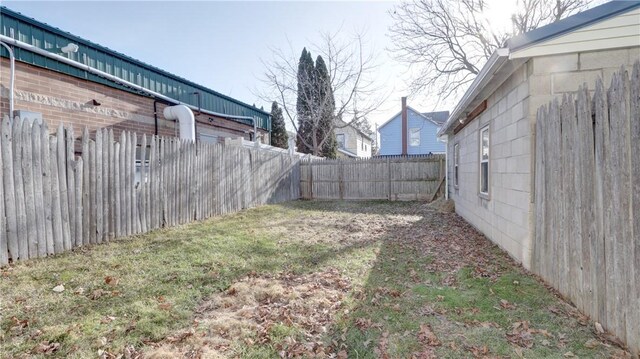 view of yard featuring a fenced backyard