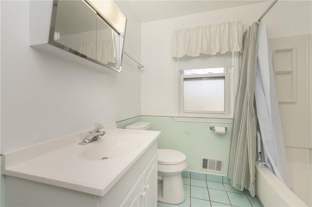 full bath featuring visible vents, toilet, shower / bath combo with shower curtain, tile patterned floors, and vanity