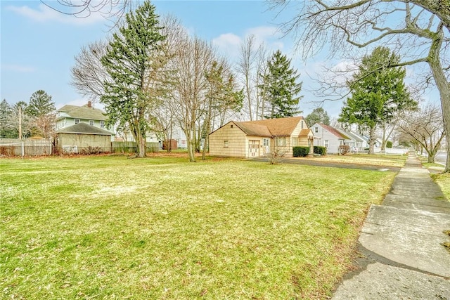 view of yard featuring fence