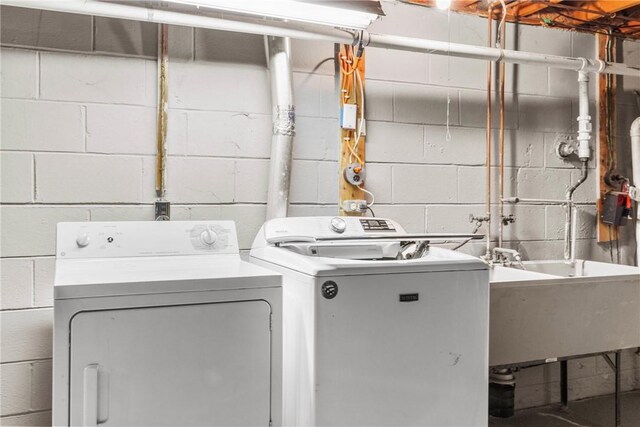 laundry area with a sink, laundry area, and washing machine and clothes dryer