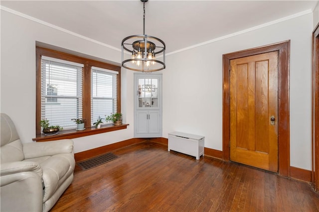 unfurnished room featuring dark wood-style floors, baseboards, visible vents, crown molding, and a chandelier