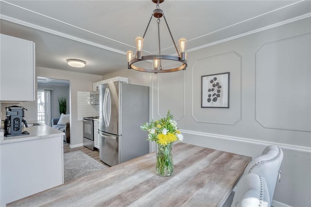 dining room featuring an inviting chandelier and light wood-style flooring