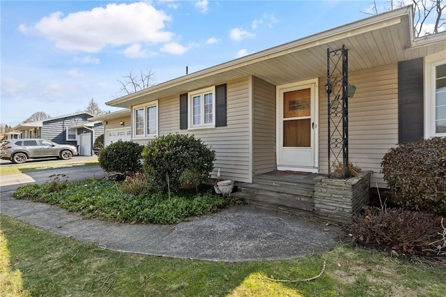 view of front of home with driveway