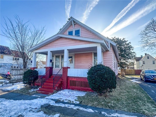 view of front of home featuring fence and covered porch