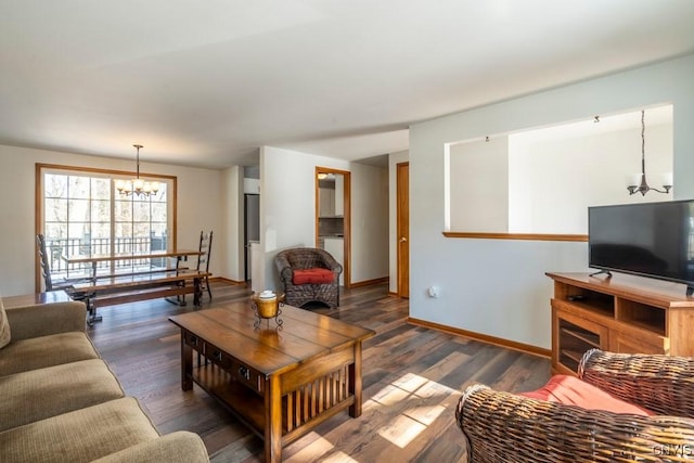 living room with an inviting chandelier, wood finished floors, and baseboards