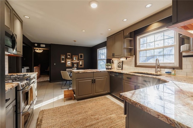 kitchen with a sink, open shelves, backsplash, stainless steel appliances, and a peninsula