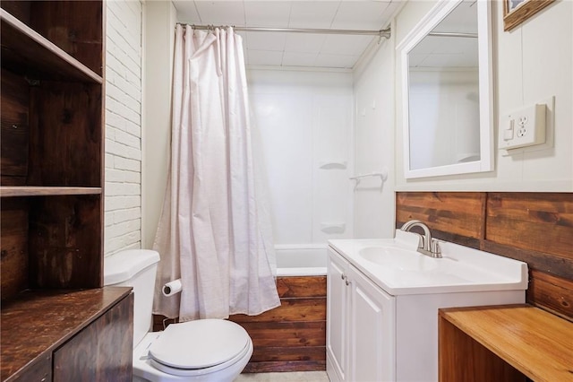 full bath featuring toilet, vanity, and shower / bathtub combination with curtain