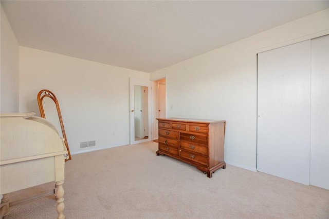 bedroom featuring visible vents, a closet, and carpet flooring