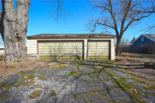 view of detached garage